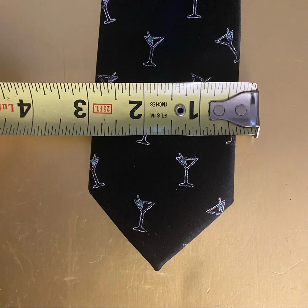 MEN'S  MARTINI GLASS HALLMARK  WINTER GALA PRINT NECKTIE BY HALLMARK DESIGNS
